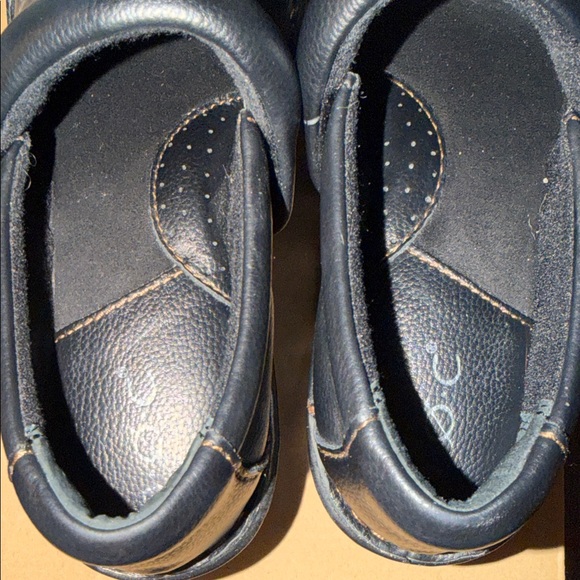 b.o.c. Peggy Classic Black Leather Slip-Ons - Picture 6 of 7